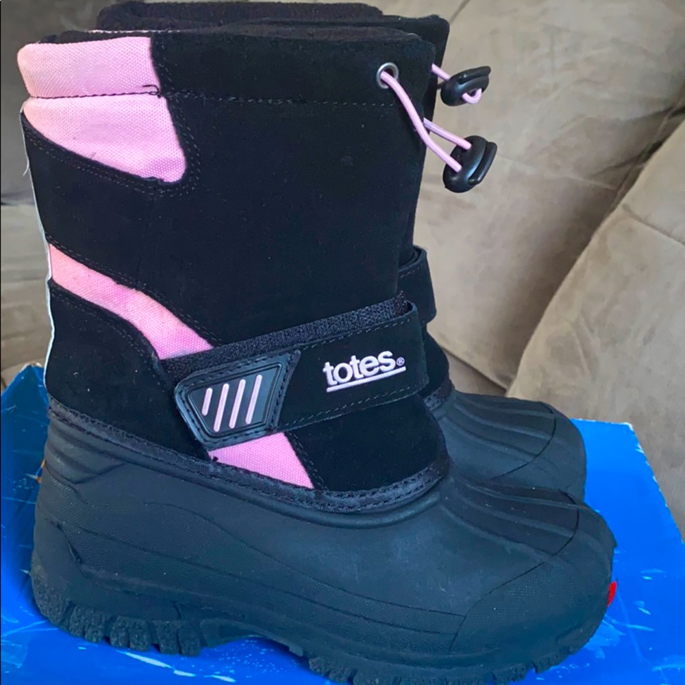 Totes kids snow boots